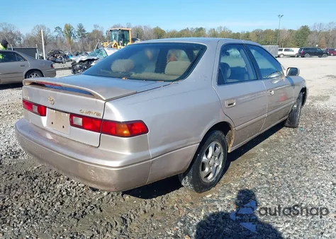 1999 Toyota Camry Le z USA, uszkodzony, nr VIN 4T1BG28K9XU461752